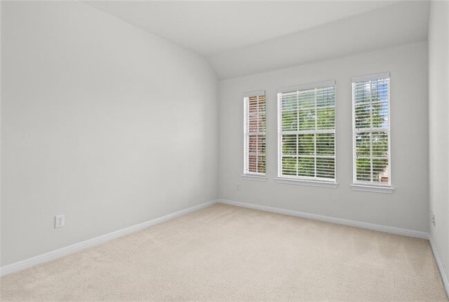 Building Photo - 10700 Pointe View Dr
