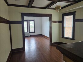 Building Photo - 2425 Niagara St