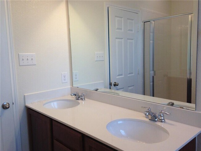 Building Photo - 13701 Abraham Lincoln St