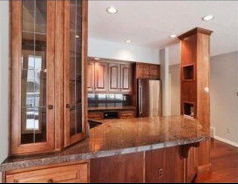 Building Photo - 1715 Darling St