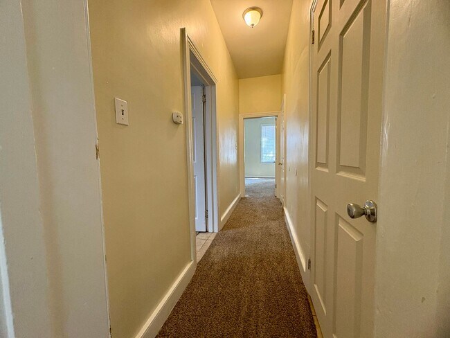 Building Photo - 4 Bedroom 1 Bathroom Rowhome in Reading w/Bonus Room! *For a Limited Time- $500 Off Your First Mo...