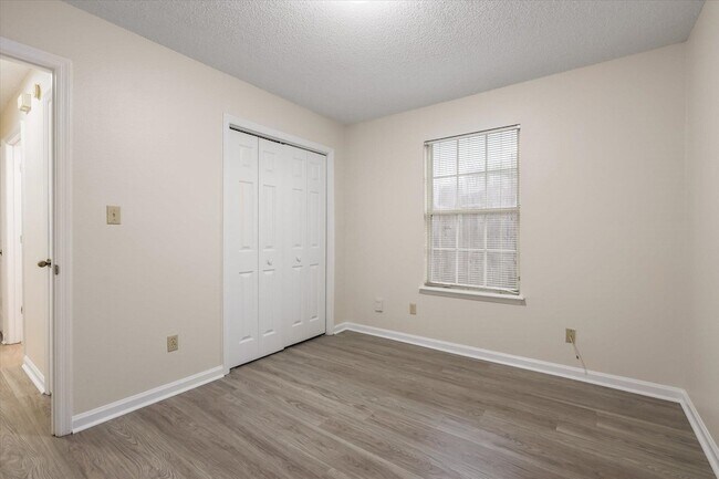 Building Photo - 3588 Wexford Ct