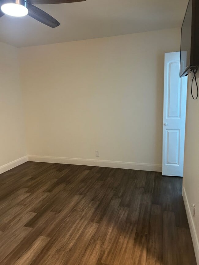 Building Photo - Updated Home