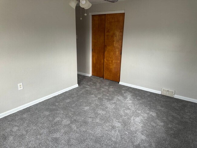 Building Photo - 3 bed/1 bath Single Family Home Pittsburgh, PA 15226