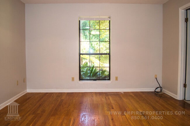 Building Photo - Beautiful Large home off of Mahan