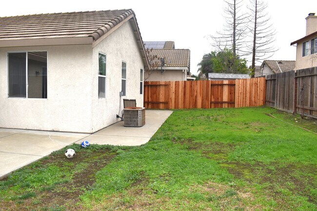 Building Photo - 7836 Calzada Way