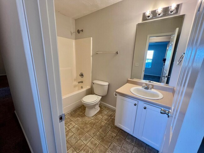 Building Photo - 707 Porter Ln