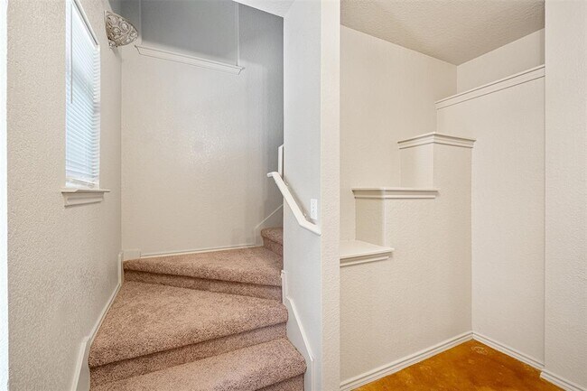 Building Photo - 7101 Thannas Way