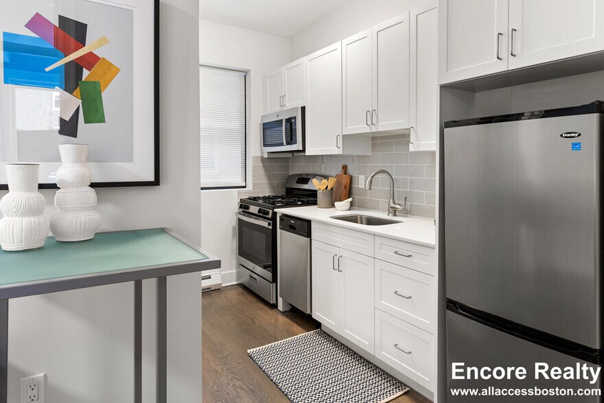 Building Photo - 81 Park Dr