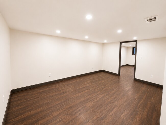 Building Photo - 9610 Britannia Ct
