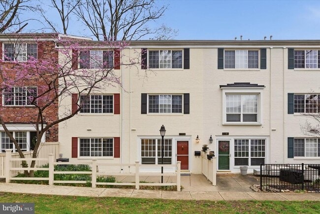 Building Photo - 1193 N Van Dorn St