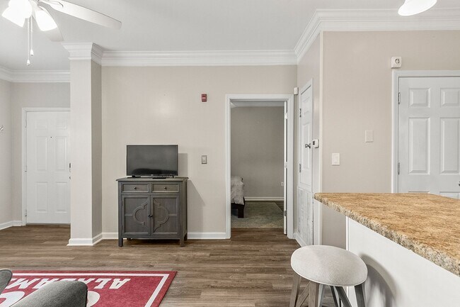 Building Photo - Capstone Quarters 2 BR/2 BA 2nd Floor Available