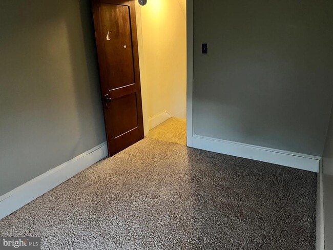 Building Photo - 196 Church St