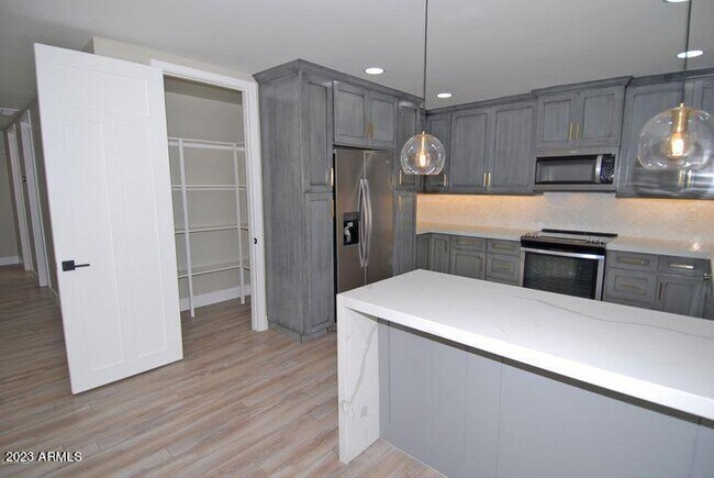 Building Photo - 8541 E Catalina Dr