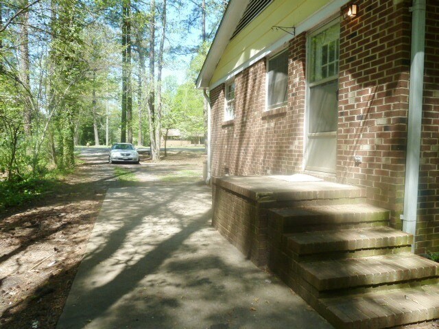 Building Photo - 848 Old Graham Rd