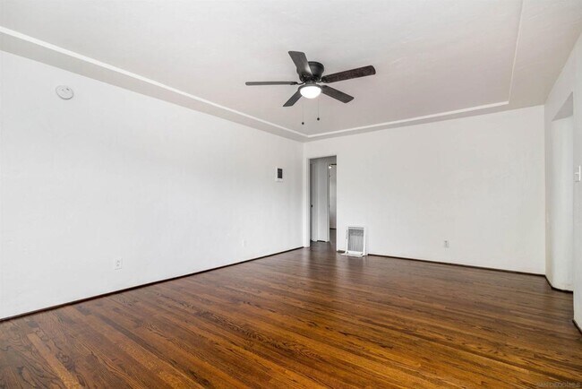 Building Photo - 627 60th St