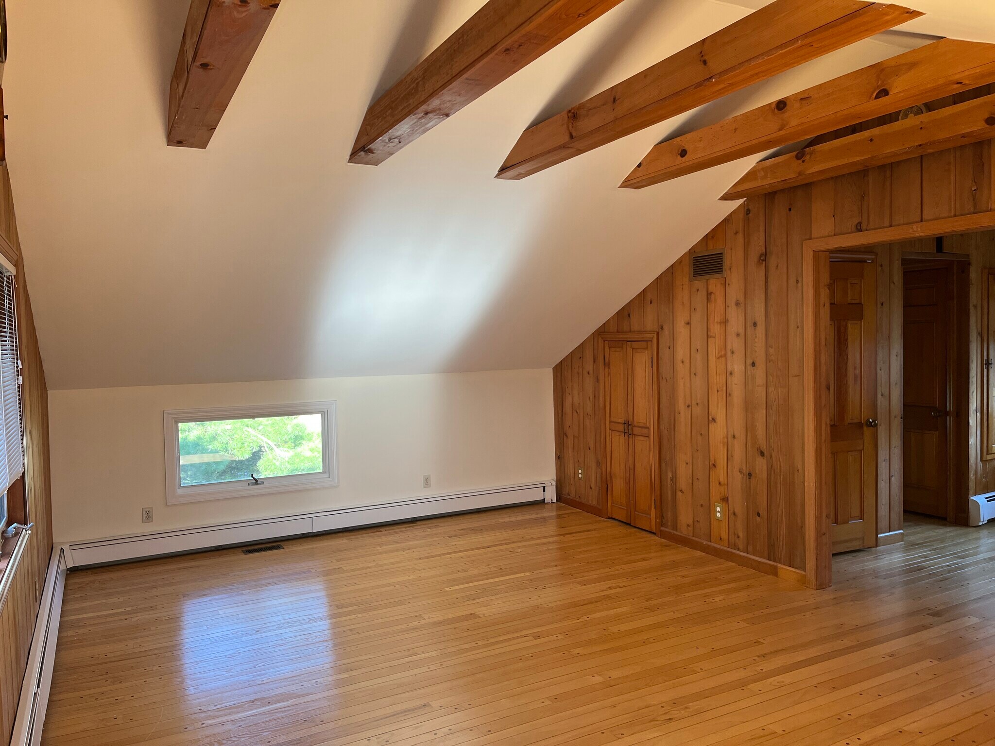 Building Photo - 16 S Beach Rd