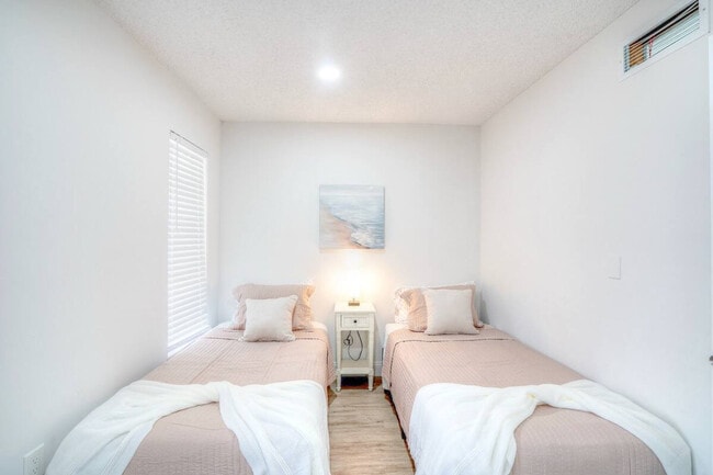 Building Photo - 470 SW 7th St