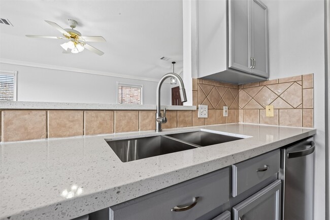 Building Photo - 510 Cypresswood Trce