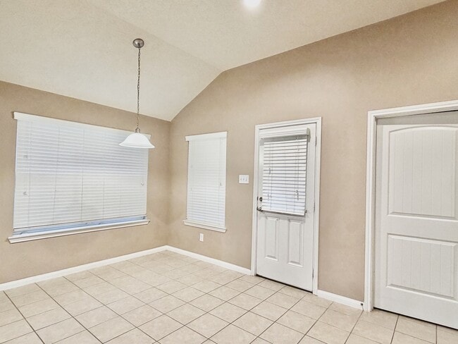 Building Photo - 11823 Green Colling Park Dr