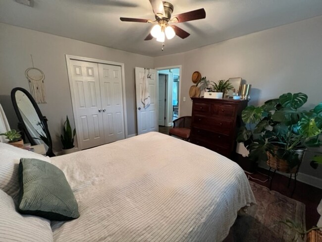 Building Photo - 3 Bedroom 1 Bath House - James Island