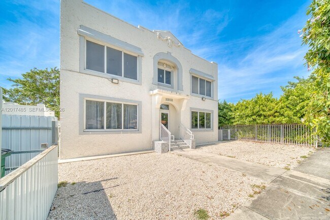 Building Photo - 2352 SW 5th St