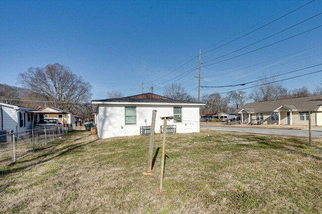 Building Photo - 3700 Dorris St