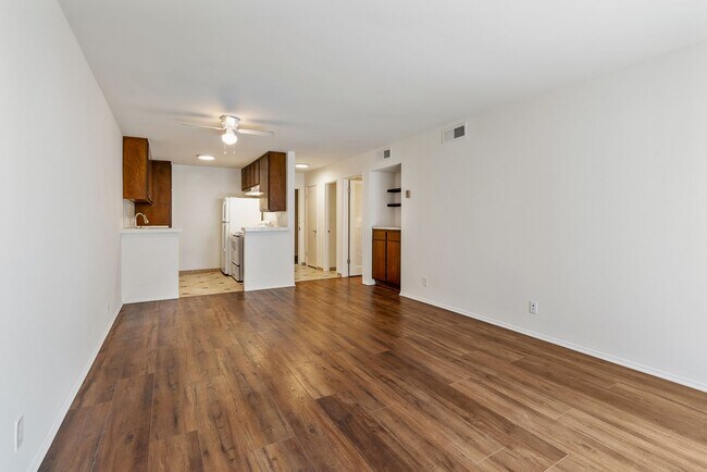 Building Photo - 215 S Madison Ave