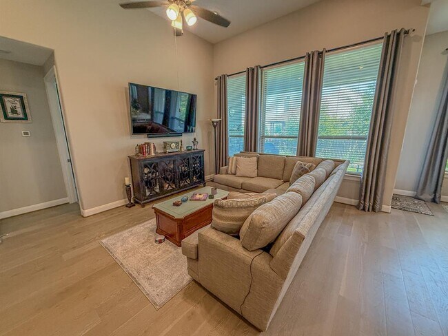 Building Photo - 128 Regents Ln