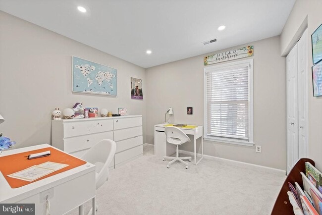 Building Photo - 8104 Creekview Dr
