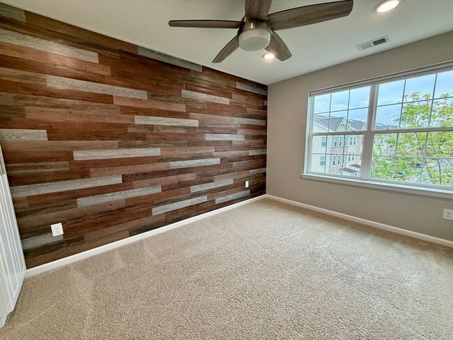 Building Photo - 902 Chalmers Ln
