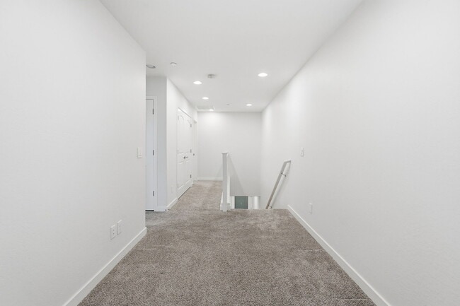 Building Photo - 1250 Abbey Ln