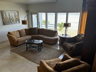 Building Photo - 4950 Bayshore Blvd