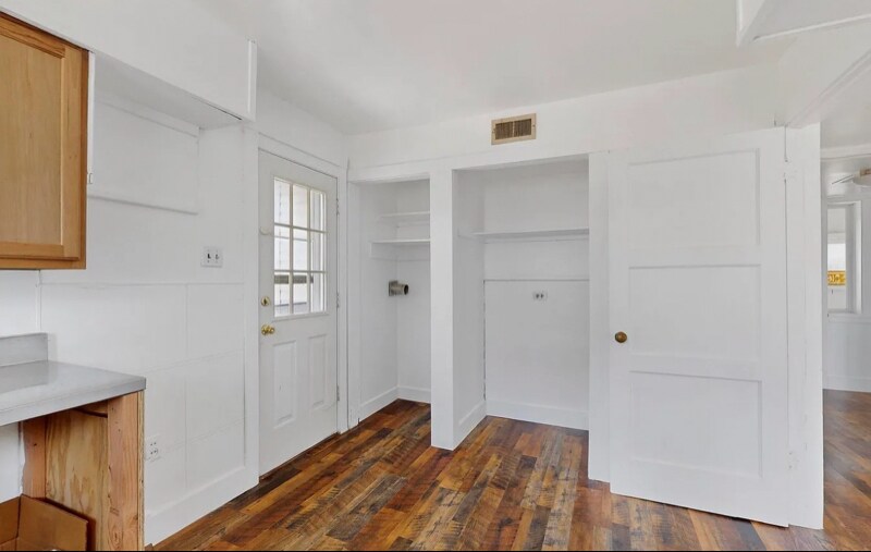 Building Photo - 3216 Villa St