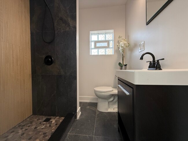 Building Photo - 9304 S Justine St