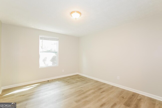 Building Photo - 694 Stoneside Dr