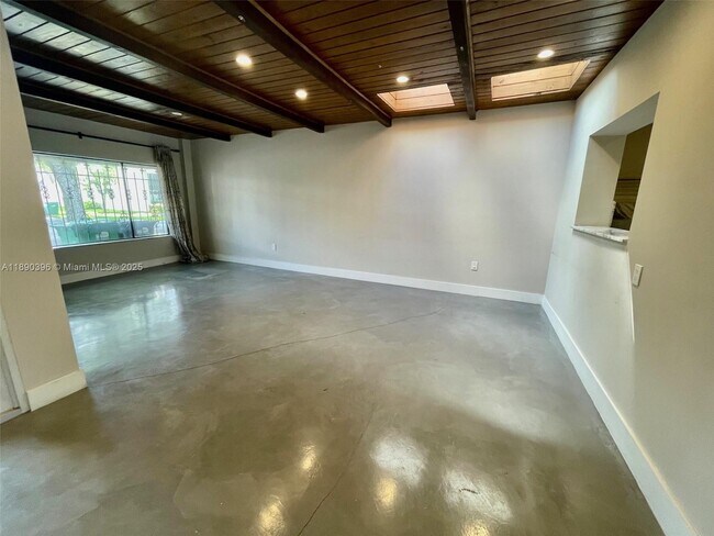 Building Photo - 9007 SW 62nd Terrace