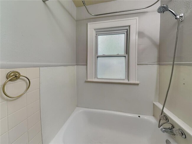 Building Photo - 2504 E 42nd St