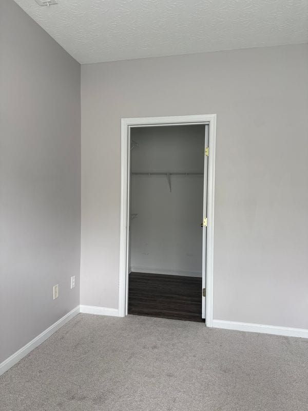 Building Photo - 5840 Bayswater