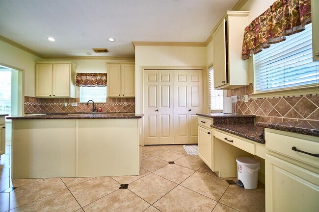 Building Photo - 14811 Wintercove Ct