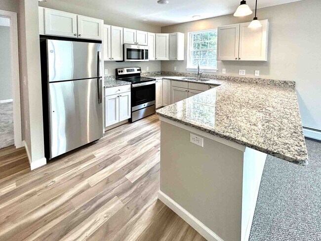 Building Photo - 21 Pinecrest Dr