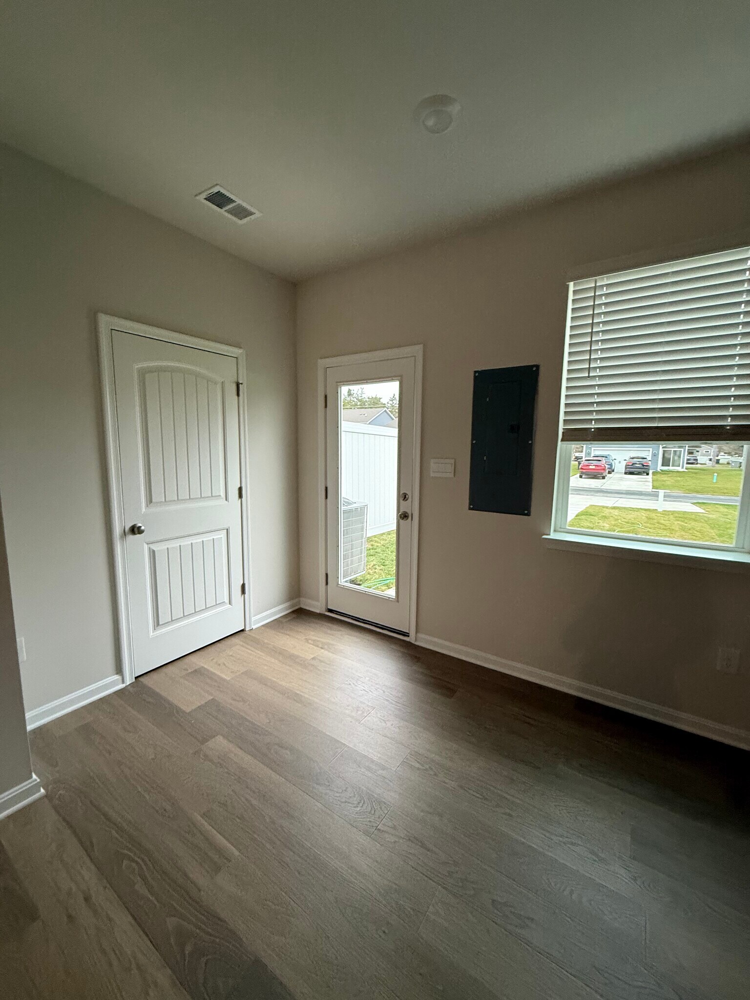 Building Photo - 10958 Farmerfield St