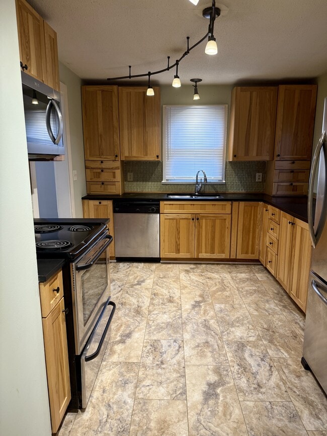 Building Photo - 906 Cherokee St