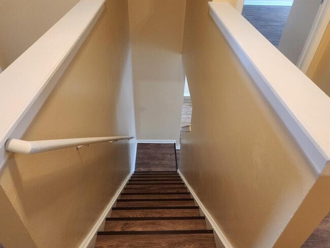 Building Photo - 1204 Topp Creek Dr