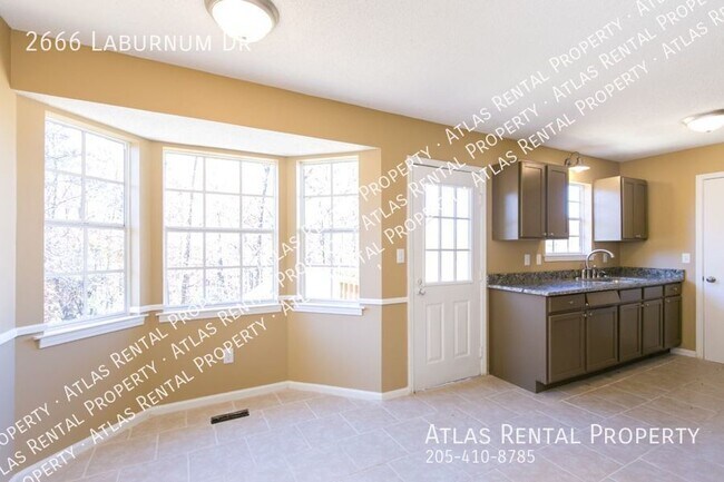 Building Photo - 2666 Laburnum Dr