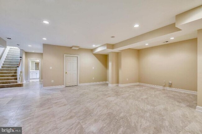 Building Photo - 9880 Palace Green Way