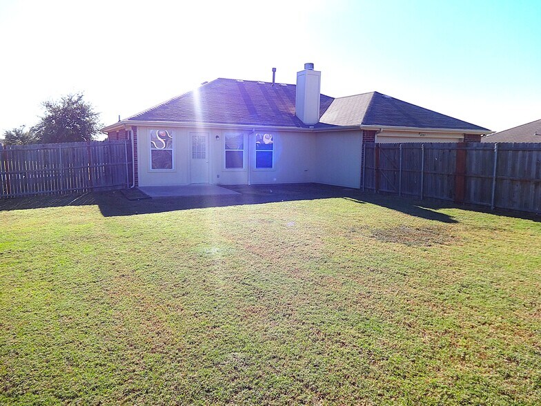 Building Photo - 2101 Harvester Dr