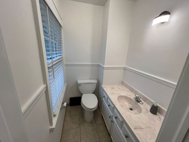 Building Photo - 616 W 63rd St