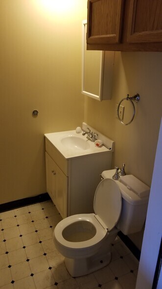 Building Photo - 14 Bardwell St