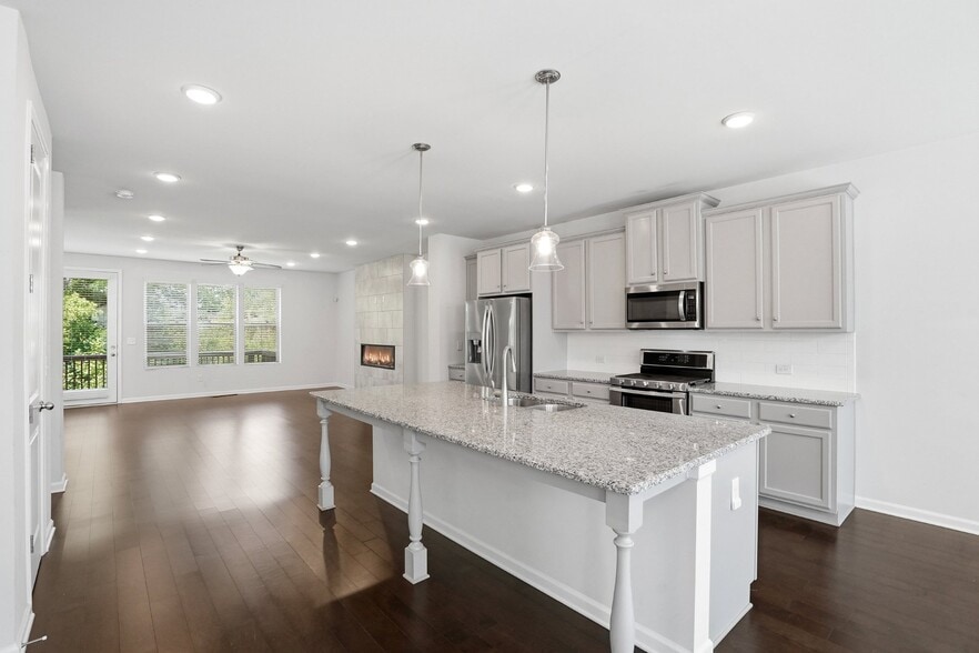 Building Photo - 2376 Tarben Dr